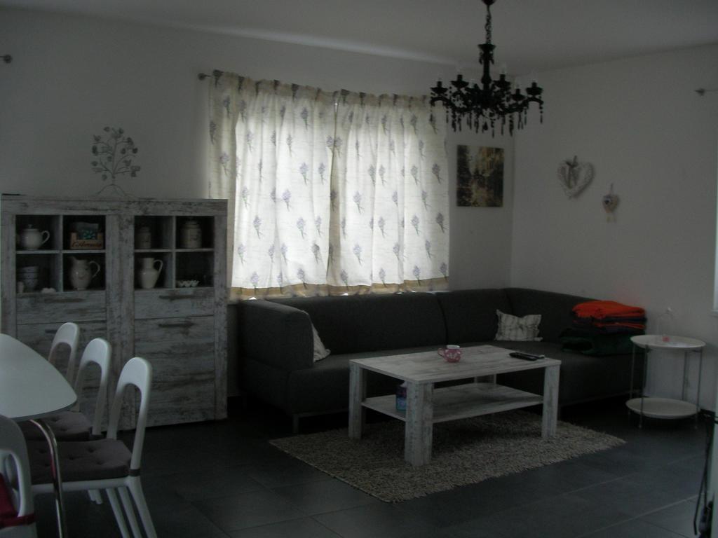 Dum Na Lipne Villa ลิปโนนัดเวิลตาวู ภายนอก รูปภาพ